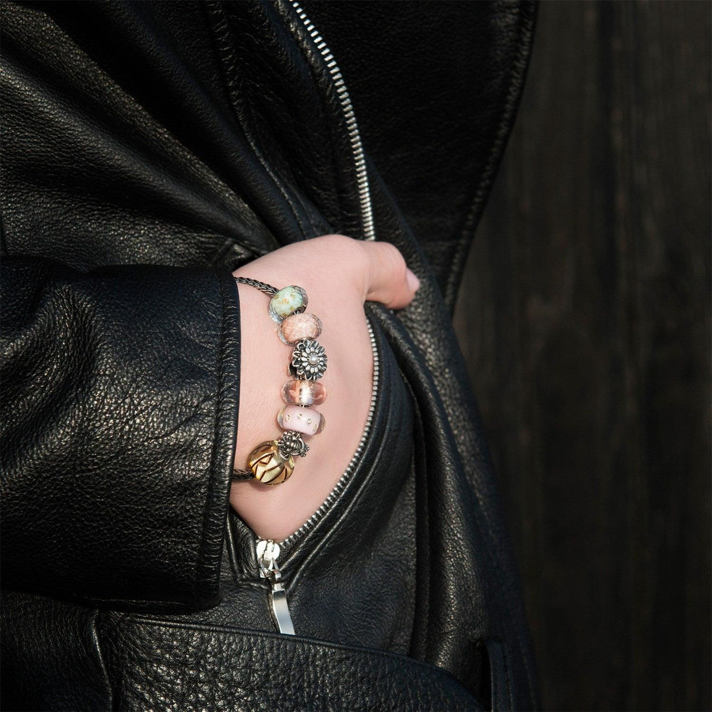 Novemberi Krizantém Bead - Trollbeads Ékszerek Magyarország
